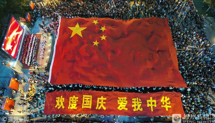 年夜饭迎来预订高峰：星级酒店包间一桌难求 外卖包桌、自提成新宠 